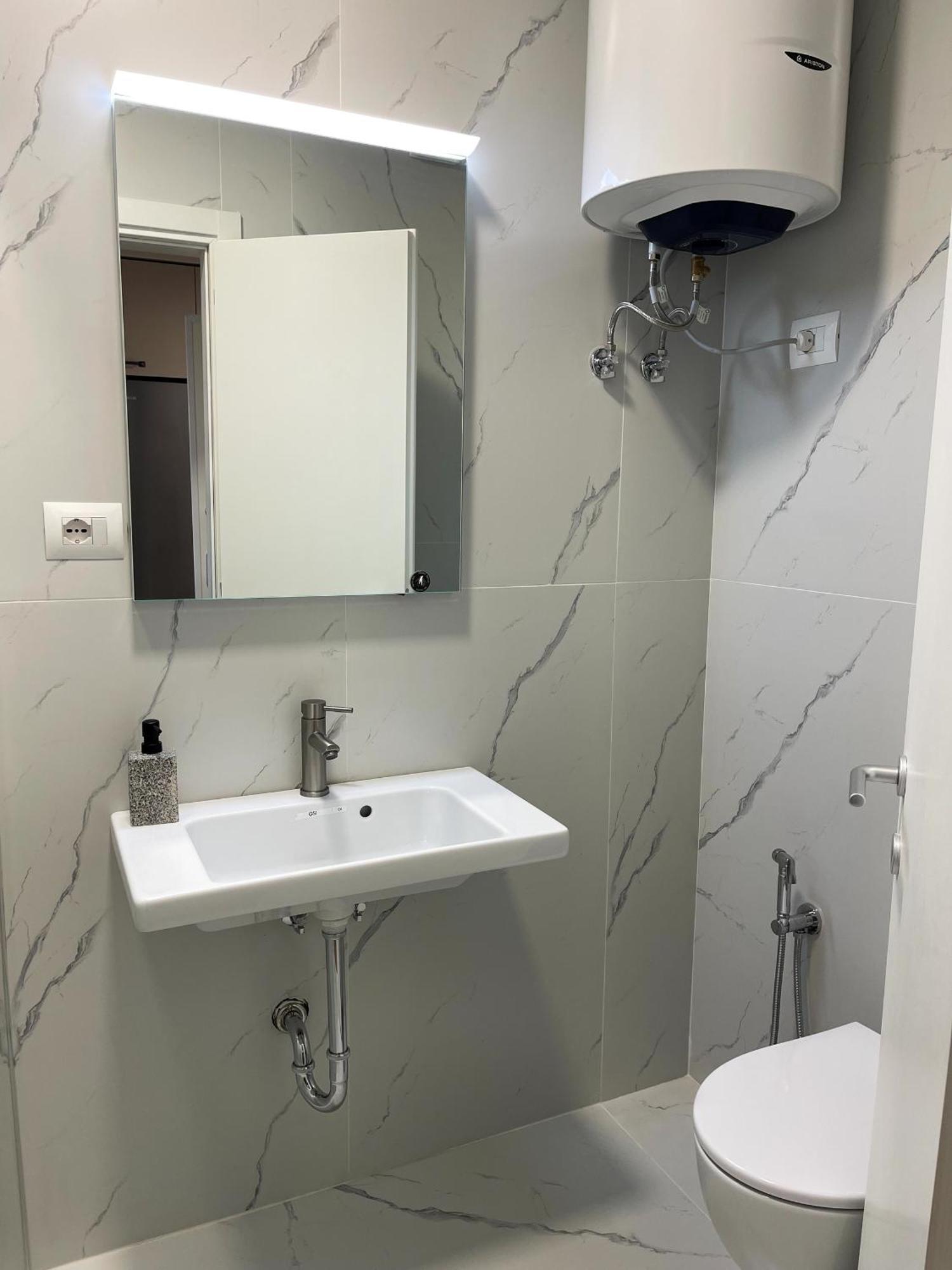 Wanderlust Bazaar Apartment Tiranë Luaran gambar